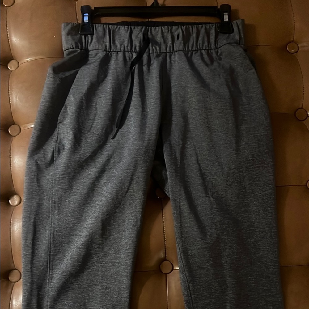Women’s lululemon Gray Jogger Pants size4